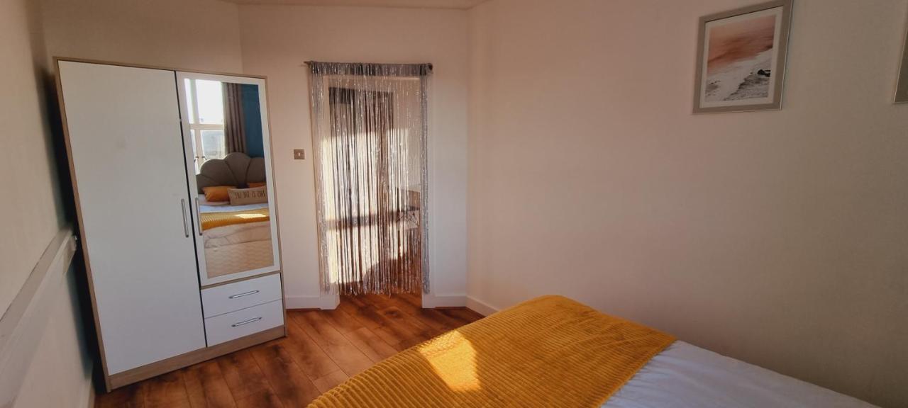 Modern And Spacious Swansea Centre Apartment Kültér fotó